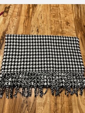 Black & White Houndstooth Fringe Scarf Cashmere Feel Italian Design